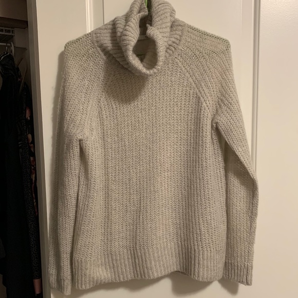 Aritzia Talula Lightweight Turtleneck Sweater - Picture 3 of 6